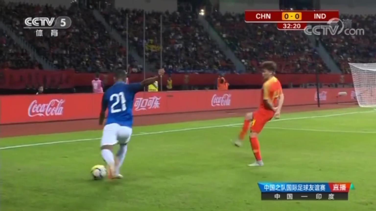 当年国足0-0闷平印度！这一幕把我看傻了 27亿人找不出会踢球的？