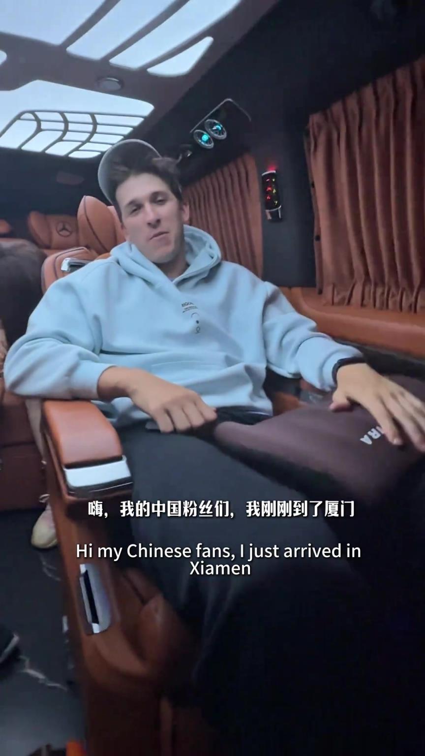 bro 太美式了！里夫斯已抵达厦门，开启中国行 ！