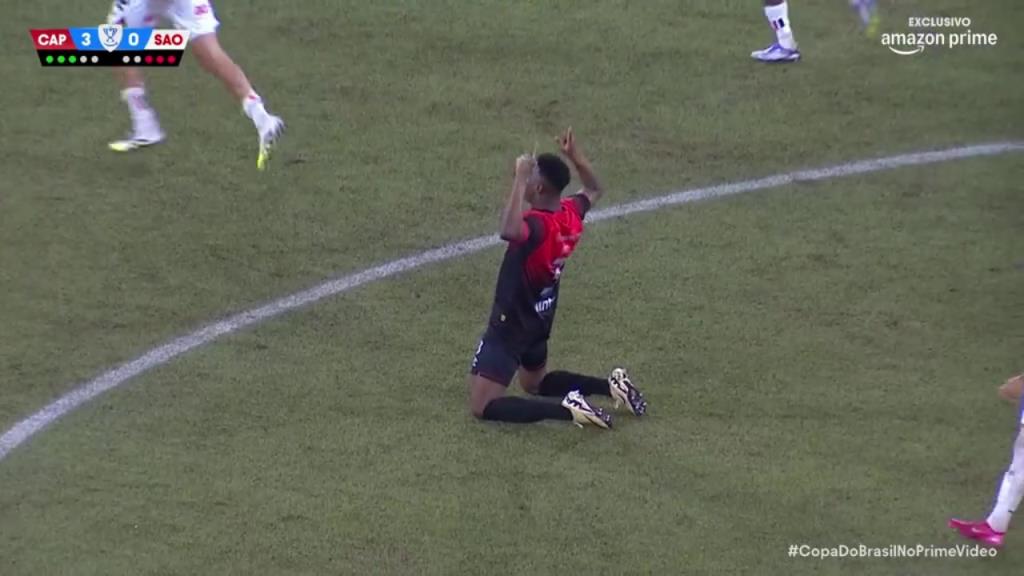 神奇的南美比赛！巴乙门将连续3扑点球！助队淘汰圣保罗！