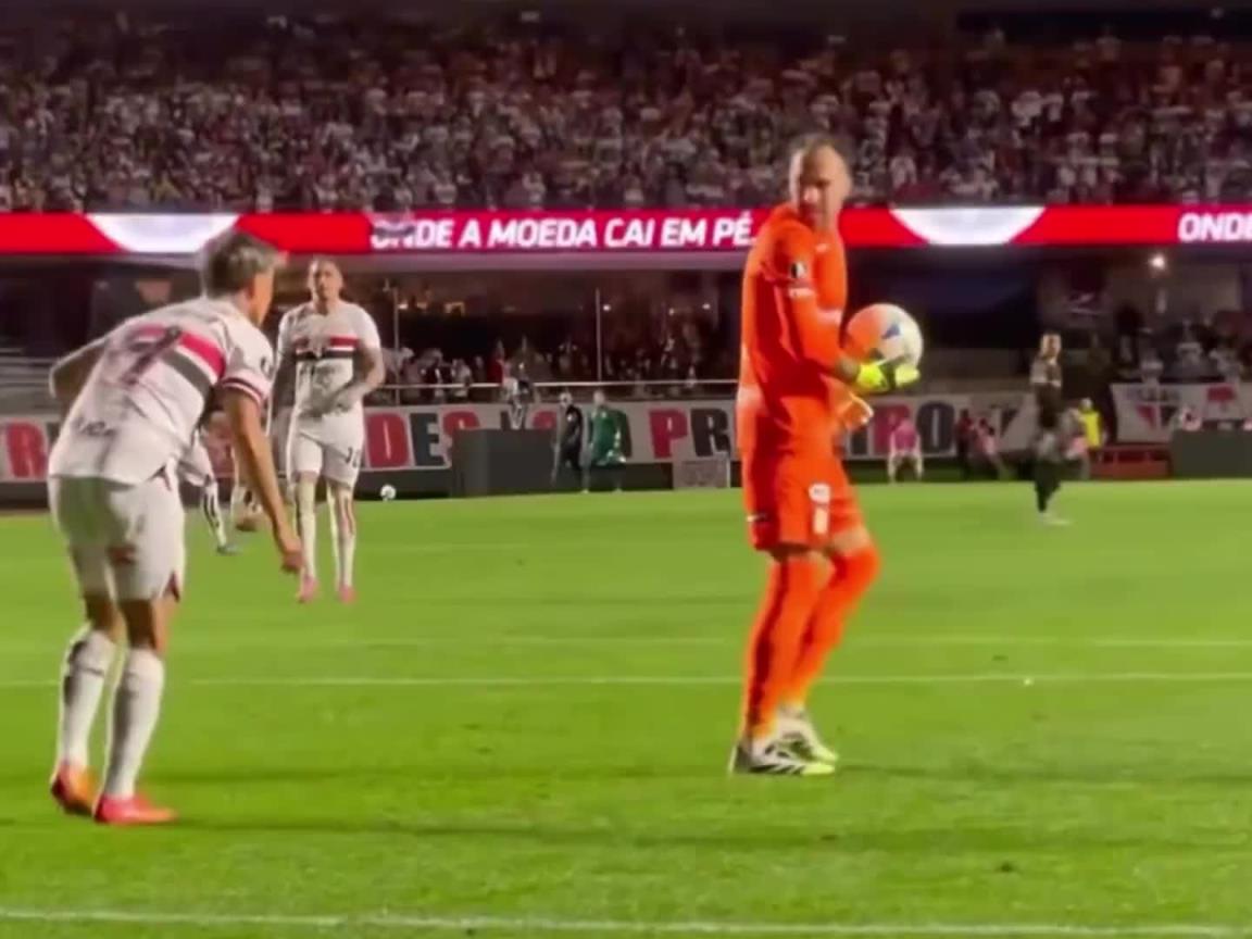 埃托奥点赞！巴甲老6准备偷门将身后被发现了