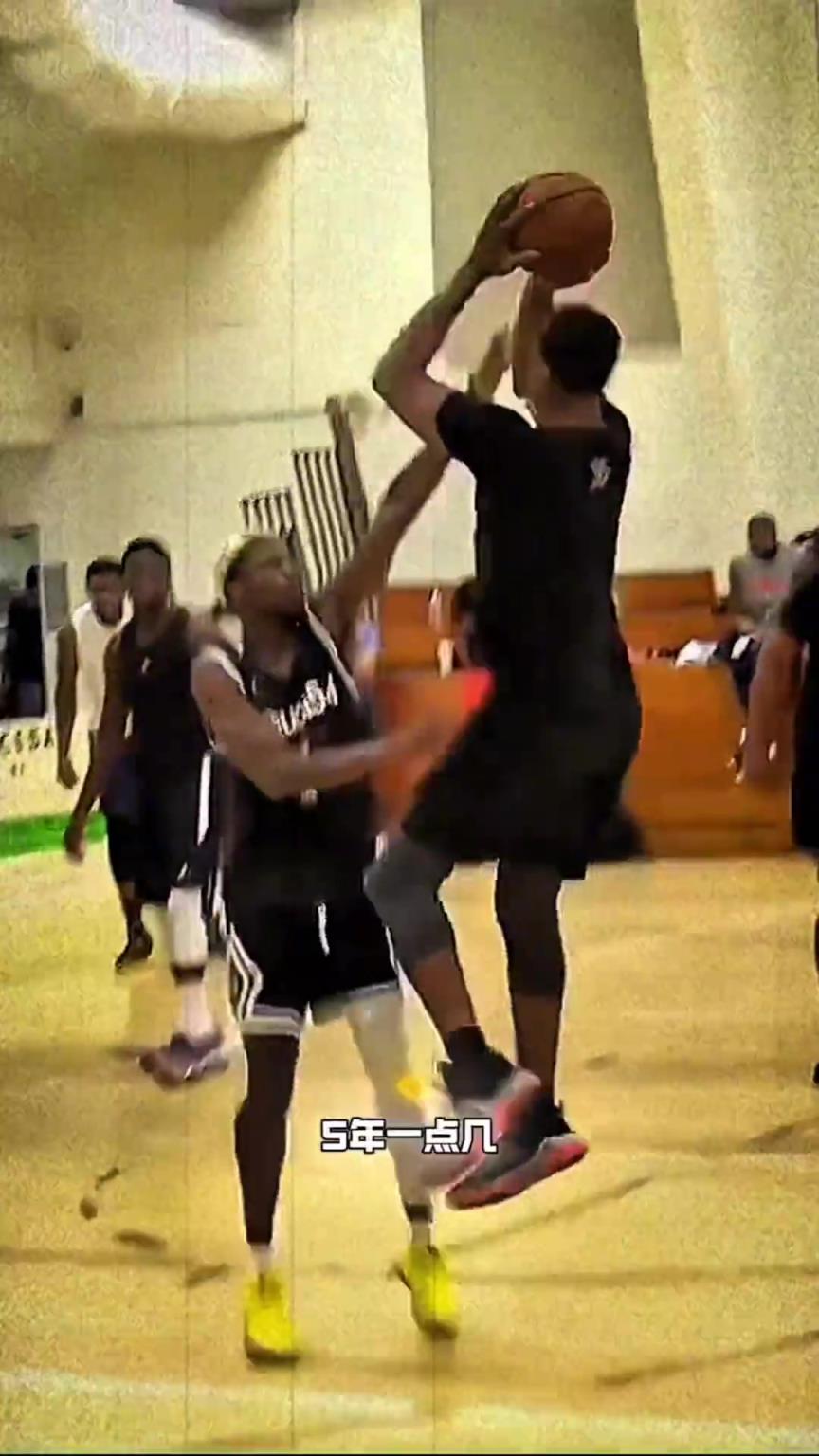 杨毅：韦德作为热火队历史上最伟大的运动员却没有拿过顶薪合同~